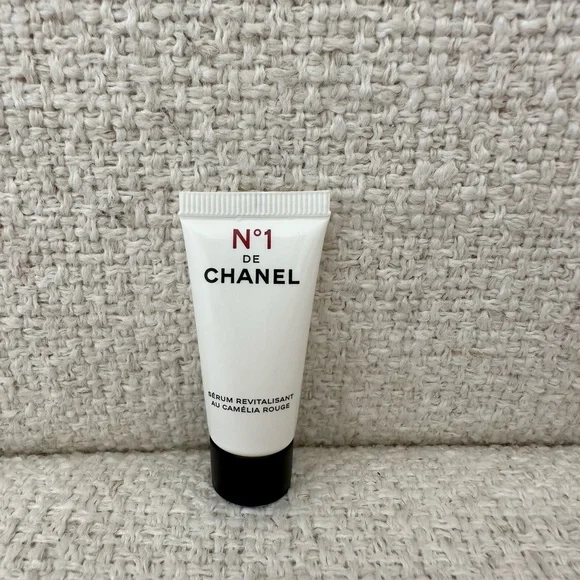 CHANEL N°1 Revitalizing - 5ml Travel Size - Picture 1 of 2